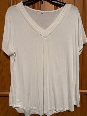 Everyday V-Neck Short Sleeve Blouse — White